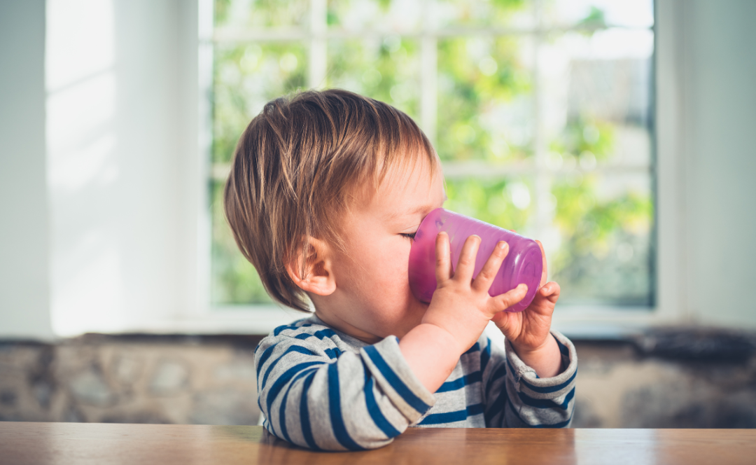 You are currently viewing When Is It Time to Stop Using a Straw Cup?