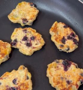 Read more about the article Banana and Blueberry Pancakes