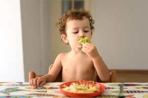 Read more about the article Baby Self-Feeding: A Guide to Helping Your Little One Explore Solids