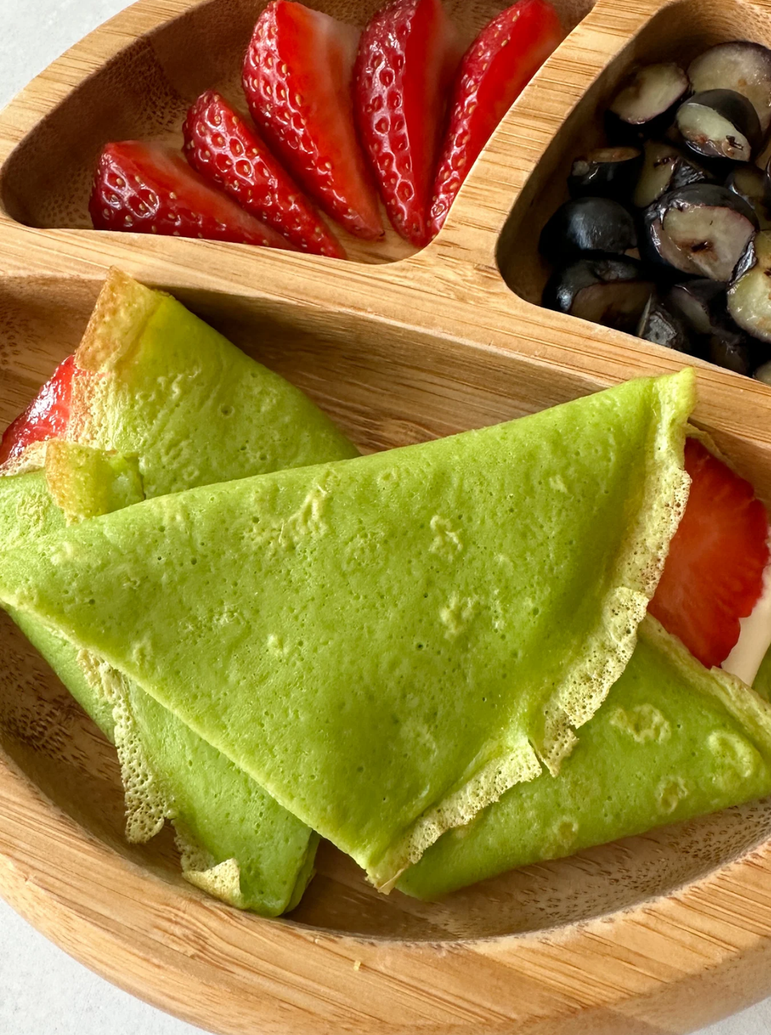 Spinach crepe alternative serving presentation